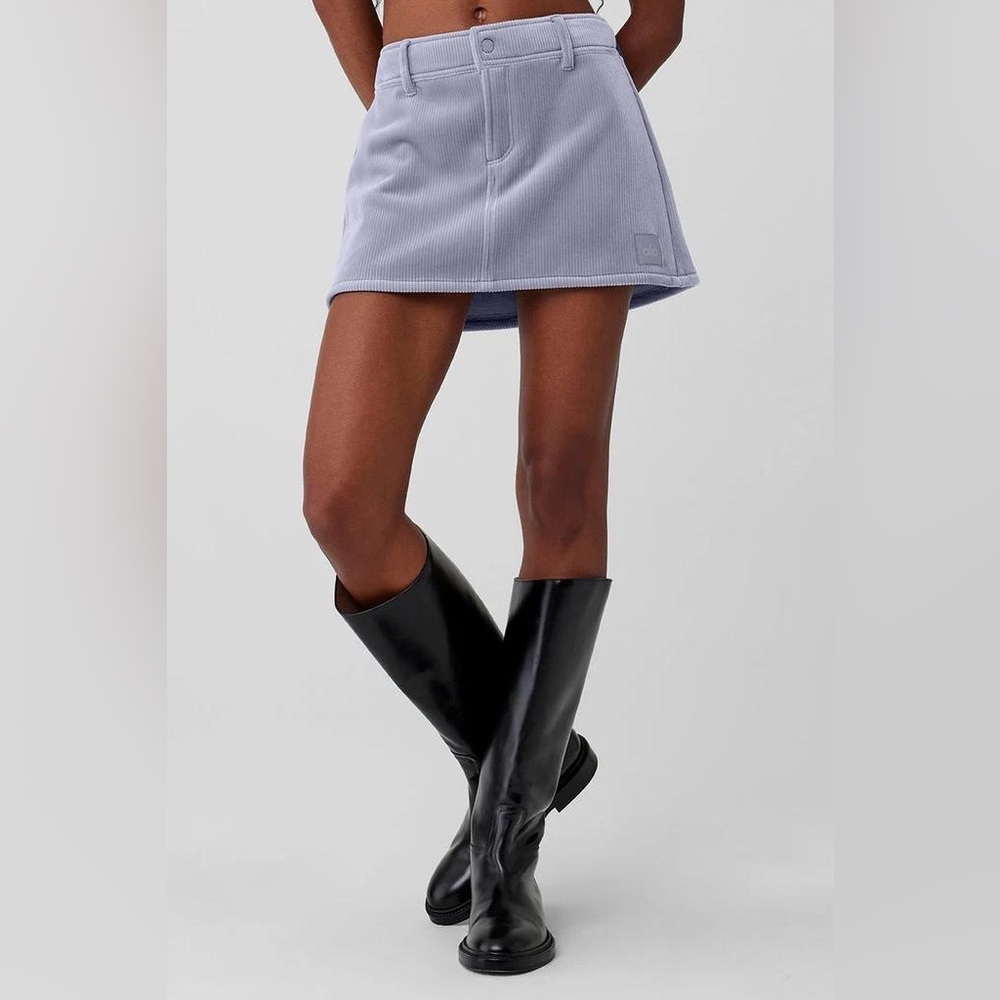 ALO YOGA | ✨NEW✨ Ribbed Velour Baller Mini Skirt in Fog